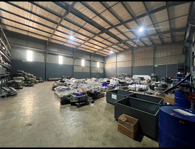 5,646M² WAREHOUSE TO LET IN KNOPJESLAAGTE